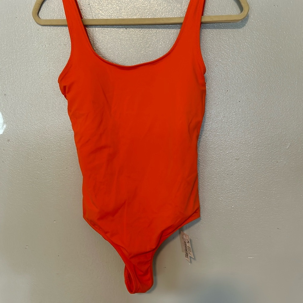 Amazon NWT Women’s  One Piece Bathing Suit size XS excellent condition